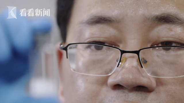 视频｜不服输的制药人 丁金国成功完成“万分之二”挑战｜可爱的中国 奋进的上海