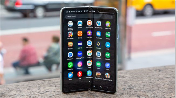 三星Galaxy Fold全面评测：最具前瞻性的手机 但千万别急着买
