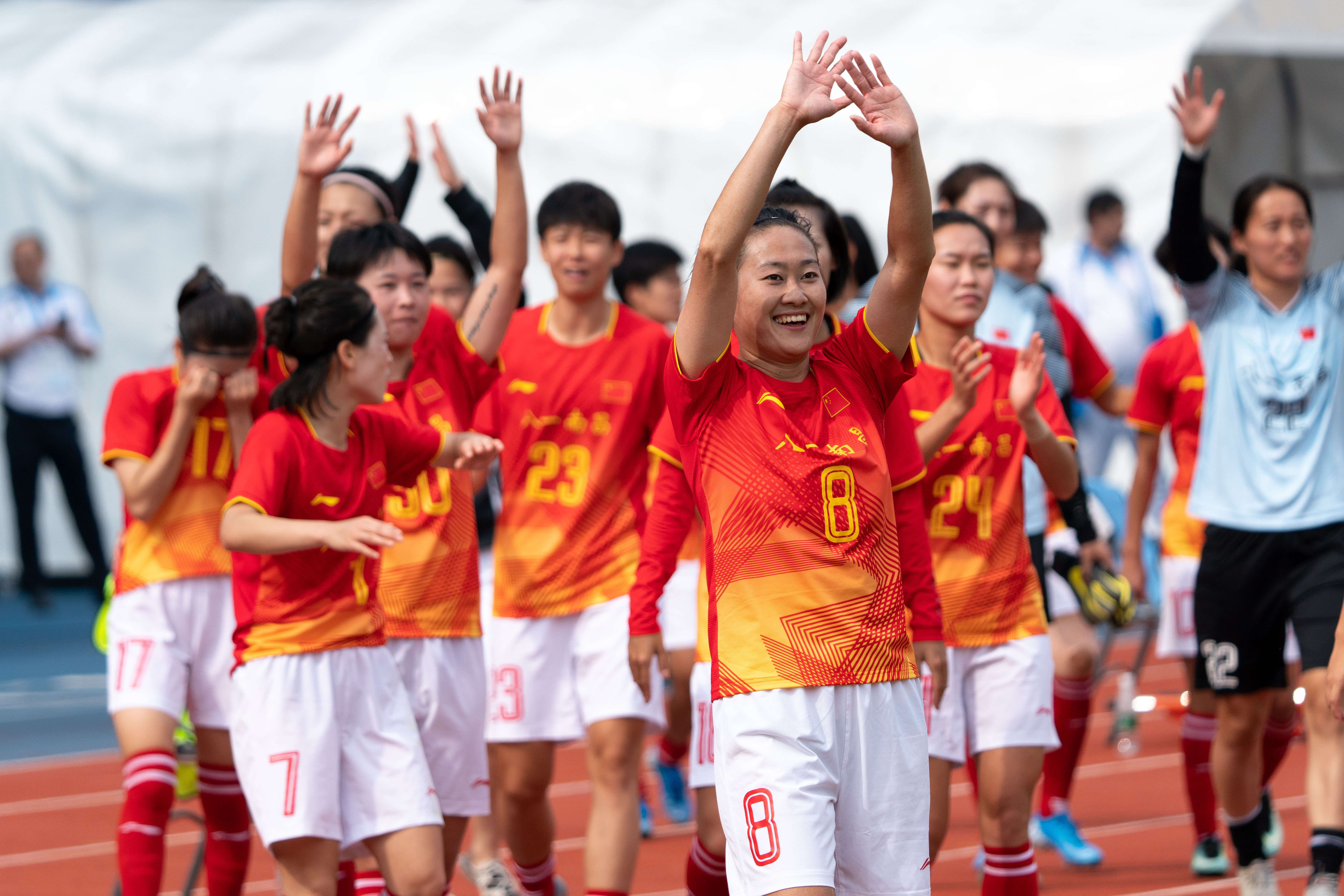 九六女足世界杯半决赛中国对巴西(足球——女足半决赛：中国队胜巴西队)