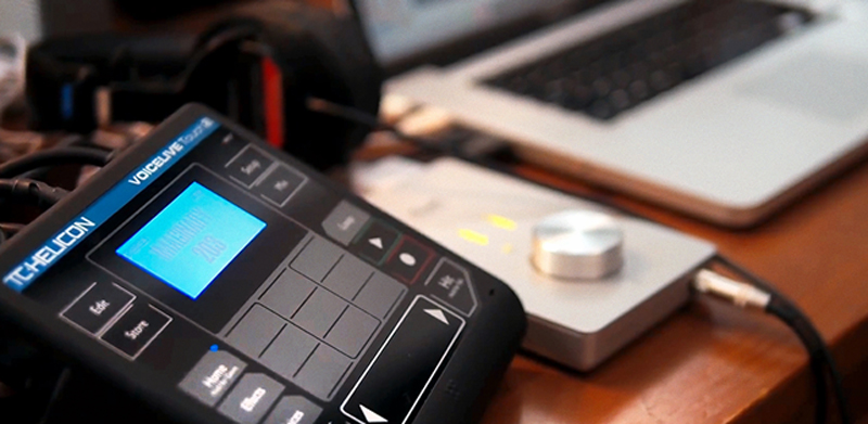 录音棚级別的人声伴奏吉他效果器 TC Helicon VoiceLive Touch 2