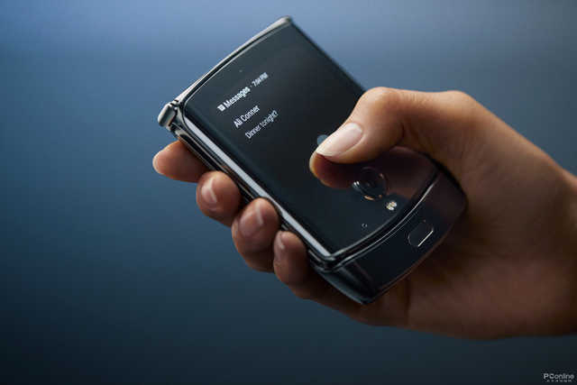 折叠屏摩托罗拉手机Razr宣布公布！新设计方案，老味，香