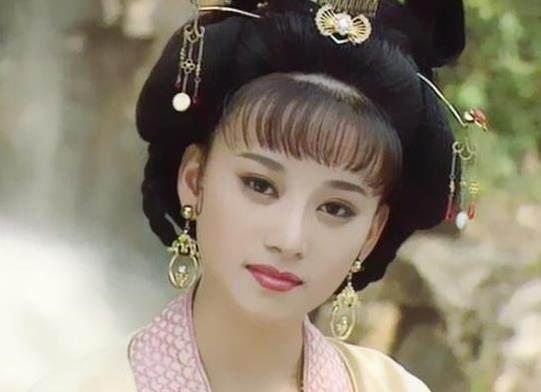 《金婚》张国立的4个儿女,如今她身价过亿,她成为收视女王
