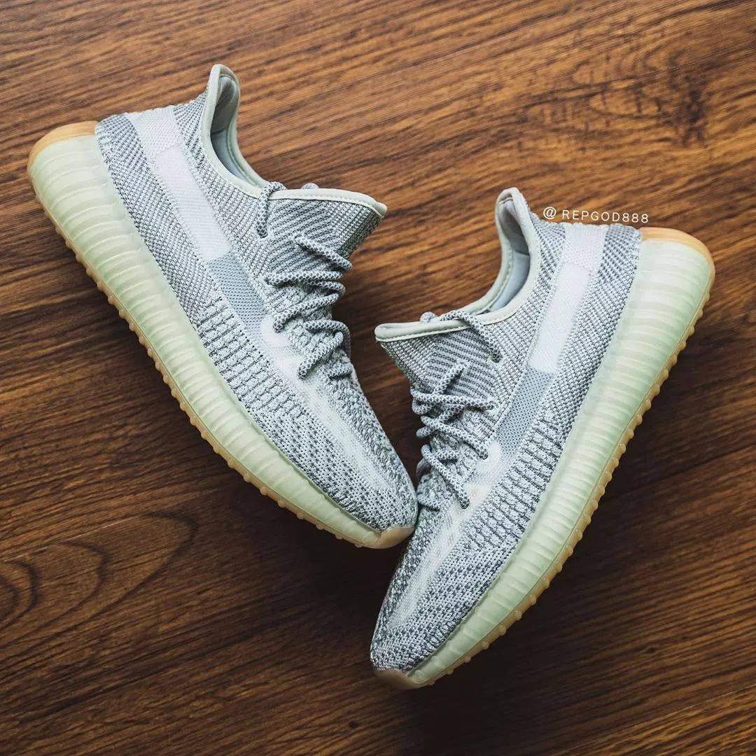 明年还有不少满天星！全新拼接 Yeezy 350 V2 实物抢先看