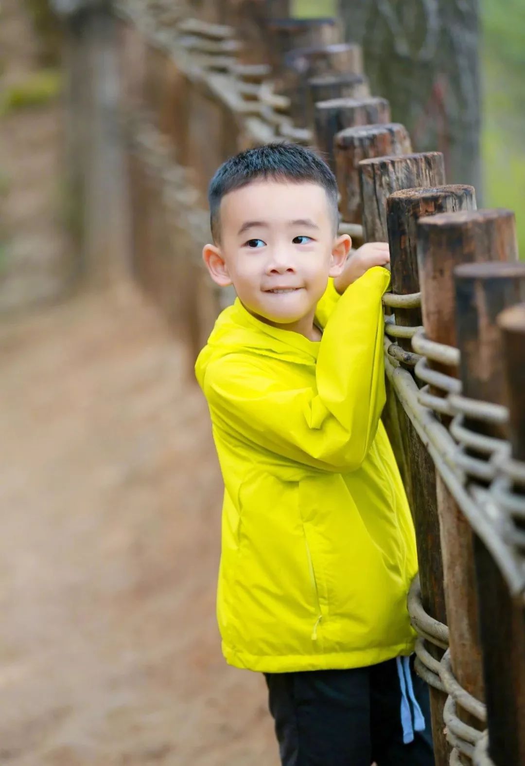 6岁Jasper被夸会做人：成人世界油腻的“高情商”，才配不上他