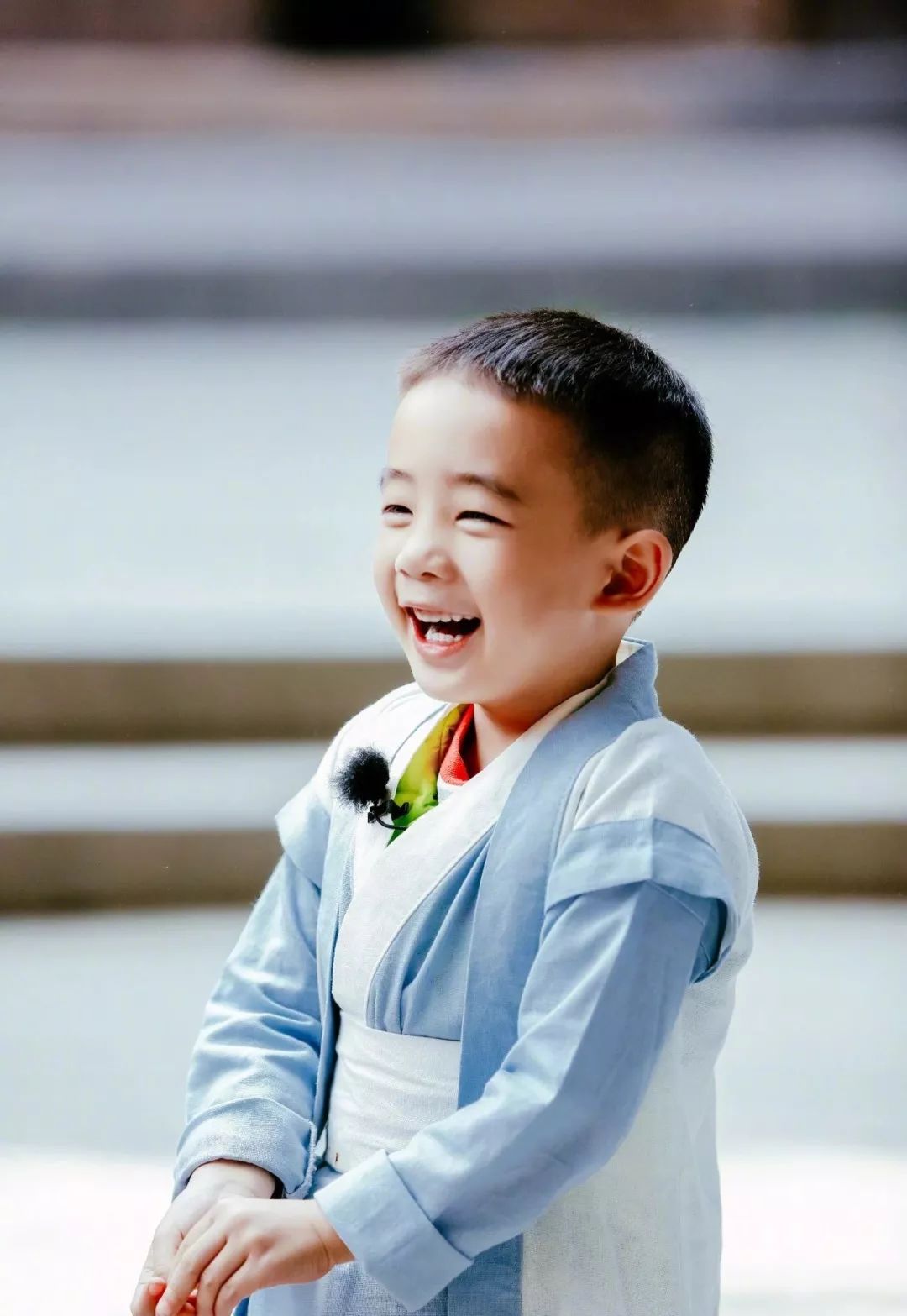 6岁Jasper被夸会做人：成人世界油腻的“高情商”，才配不上他