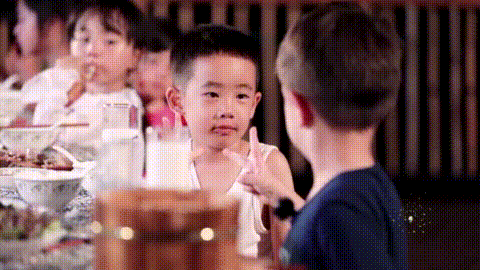 6岁Jasper被夸会做人：成人世界油腻的“高情商”，才配不上他