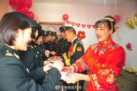 Rocket army drops year dog food madly! Li Yifeng signs 3000 pieces along with member according to