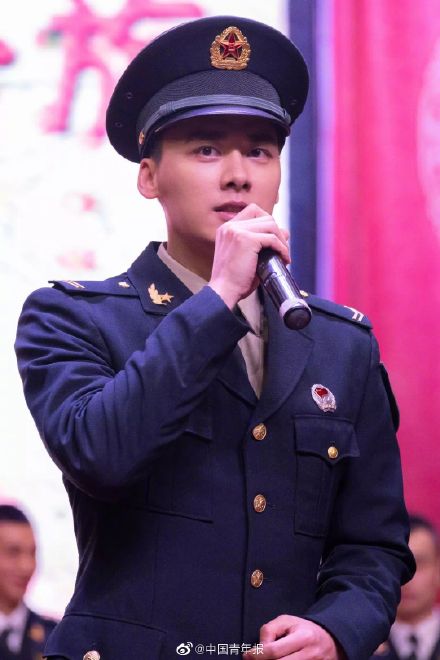 Rocket army drops year dog food madly! Li Yifeng signs 3000 pieces along with member according to