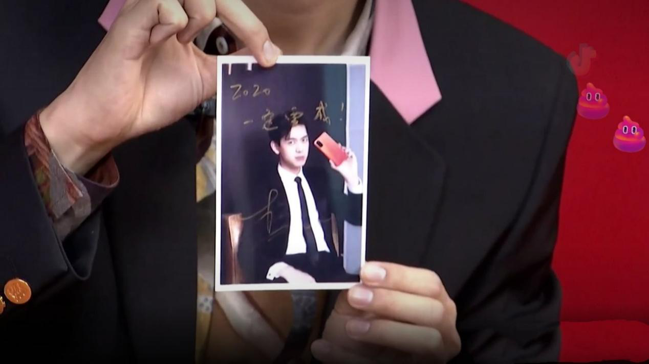 Li Xiankai of honorable wet fashionable ambassador opens direct seeding of New Year wish to serve honorable V30 auroral orange for vermicelli made from bean starch