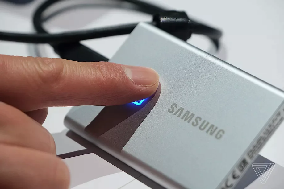 三星发布T7 Touch挪动SSD：适用指纹验证，1000 MB/s读写能力