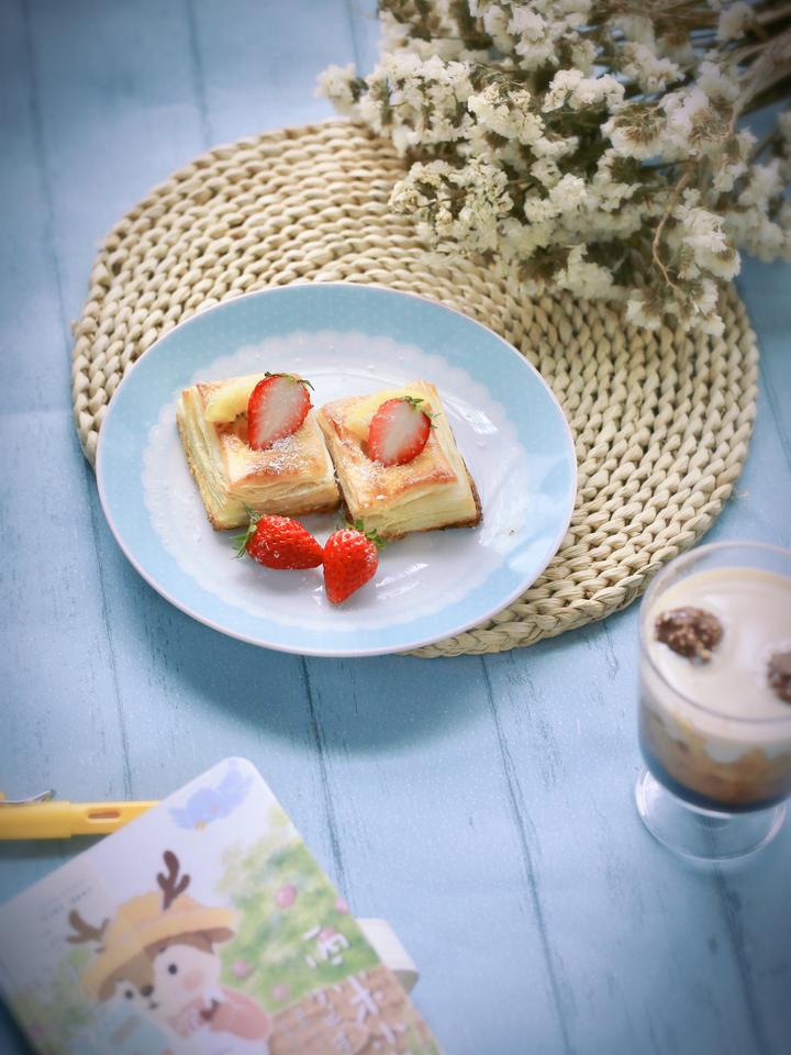直播春天·食 | 简单上手的春日下午茶：草莓千层酥+烤奶茶