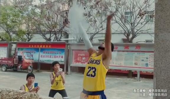 特写｜中国篮球也有了“模仿帝”，他是网红陈挑战