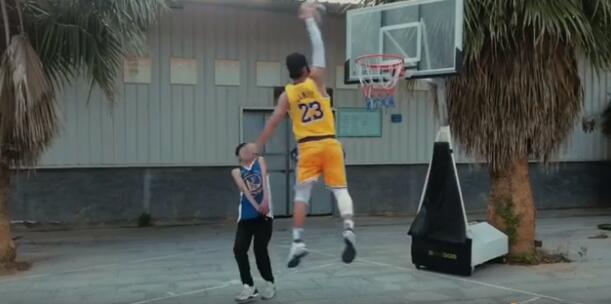 特写｜中国篮球也有了“模仿帝”，他是网红陈挑战