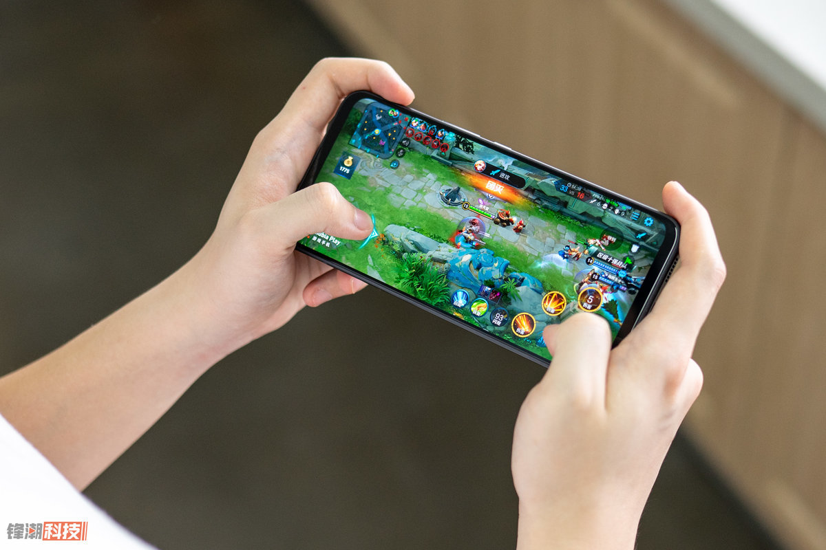 年轻的 5G 游戏小能手：努比亚 Play 评测
