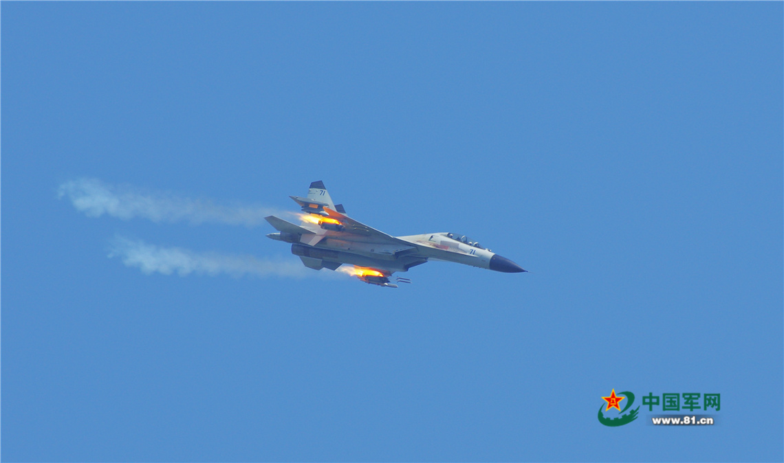 高清大图丨纵览海军航空大学某团实弹打靶现场