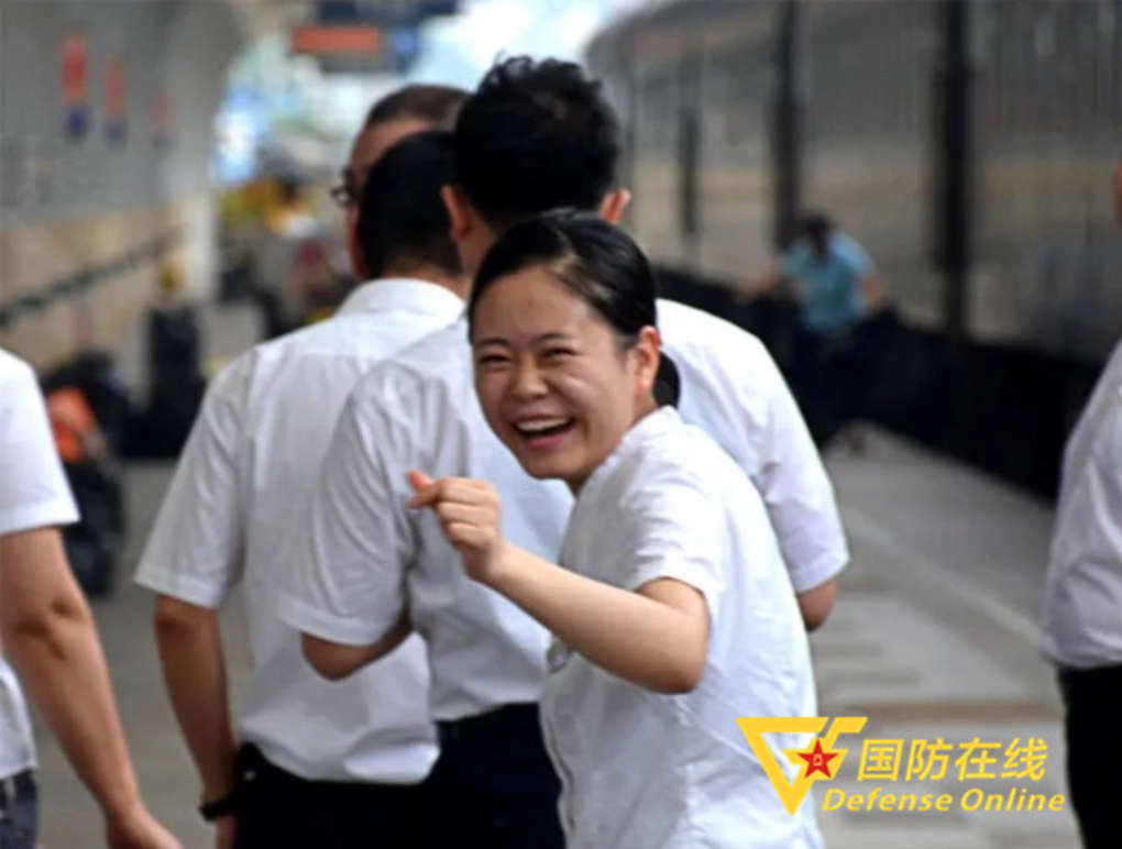 很慶幸，我的青春有穿軍裝的樣子