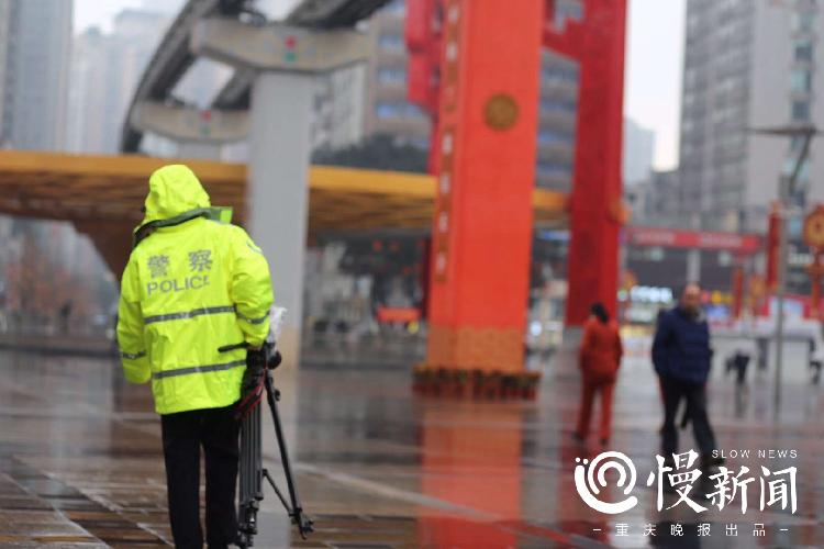 百万粉丝称她“小九”辅警黄校穆：不会破案的