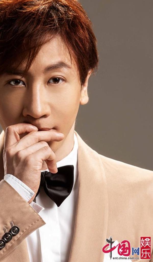 刘谦最新写真曝光 西装革履尽显绅士风范