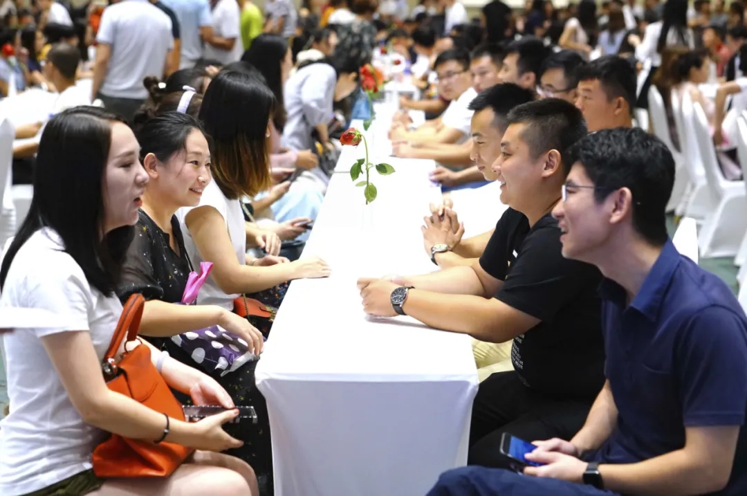 大龄单身青年寻爱记：为应对催婚，谁没表演过