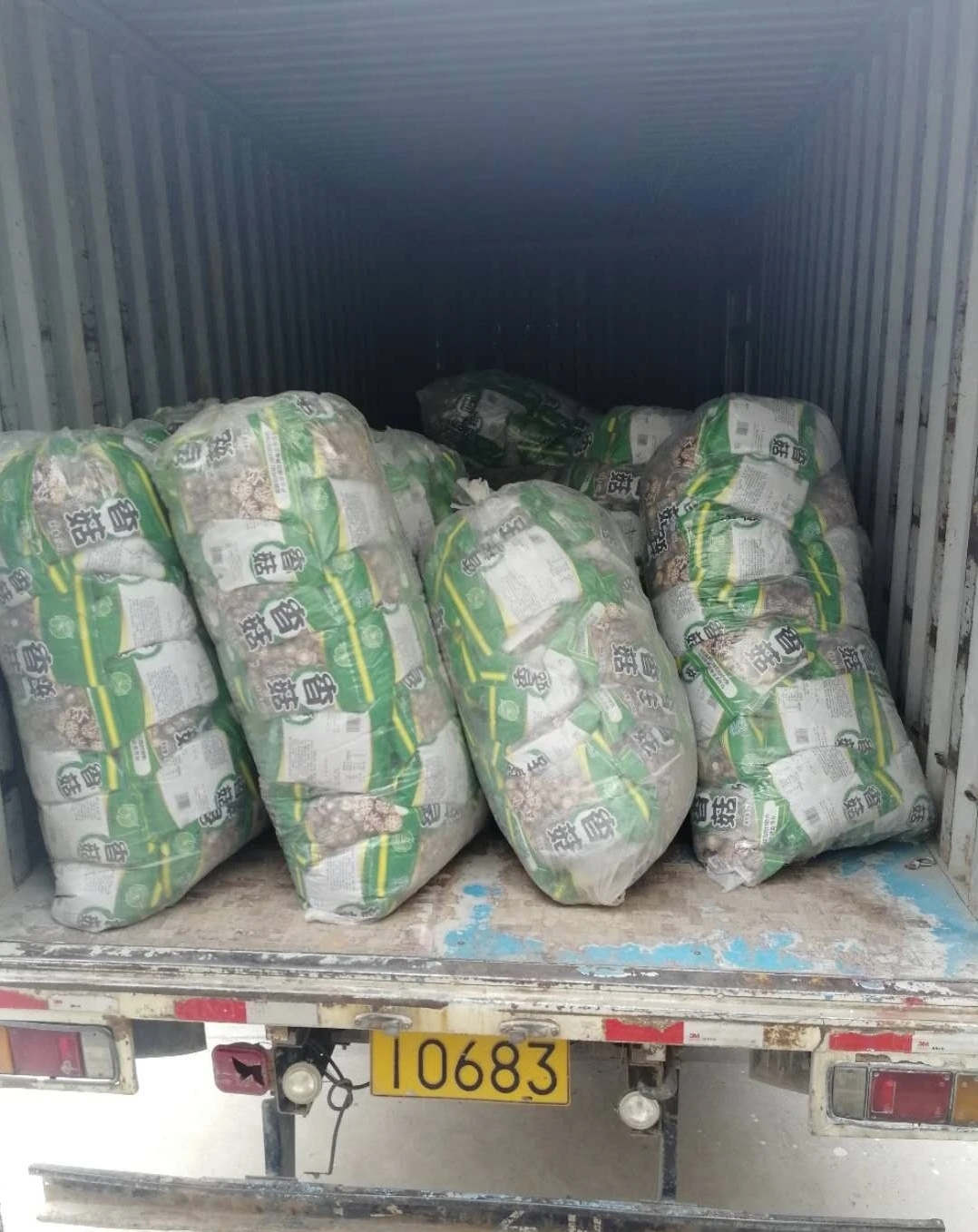 宕昌：全民电商消费潮 马不停蹄配送忙