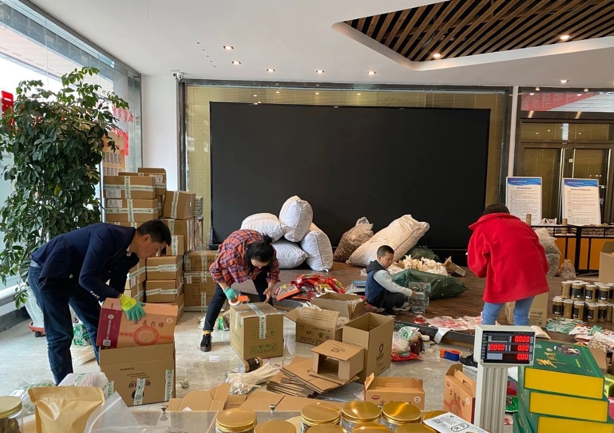 宕昌：全民电商消费潮 马不停蹄配送忙