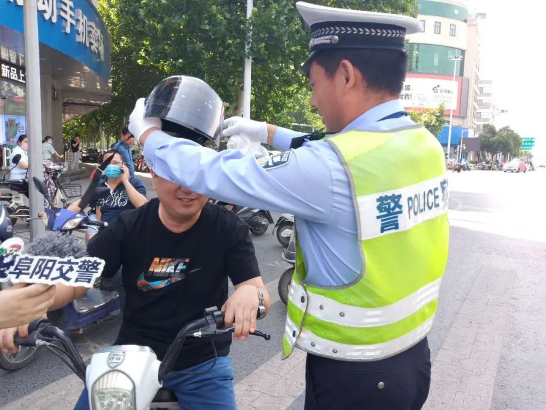 刚刚，阜阳交警走上街头，开始行动！快来看