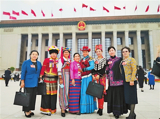 住滇全国政协委员热议政协常委会工作报告