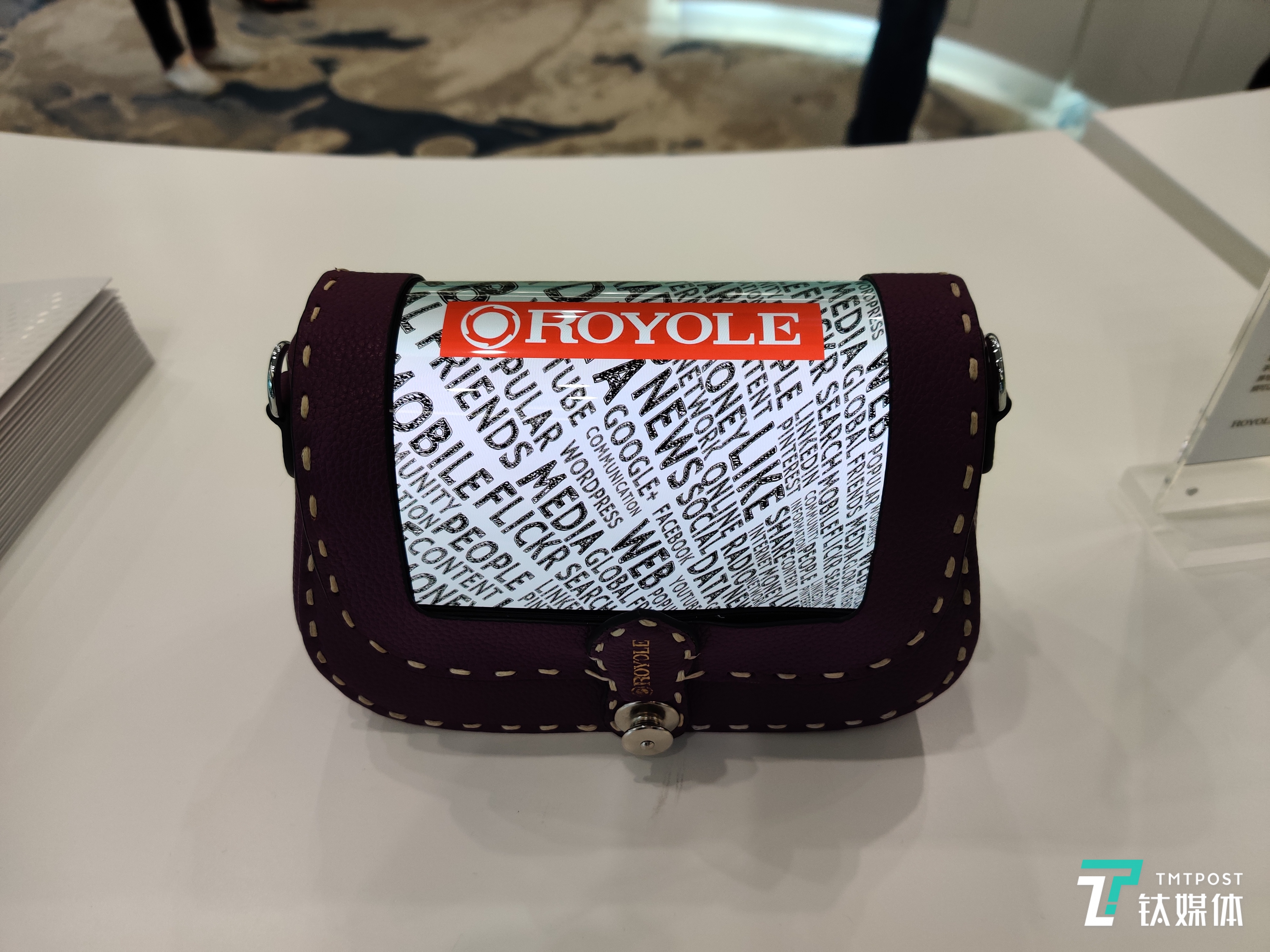 探访柔宇科技量产线：柔性屏技术如何实现从概念到落地