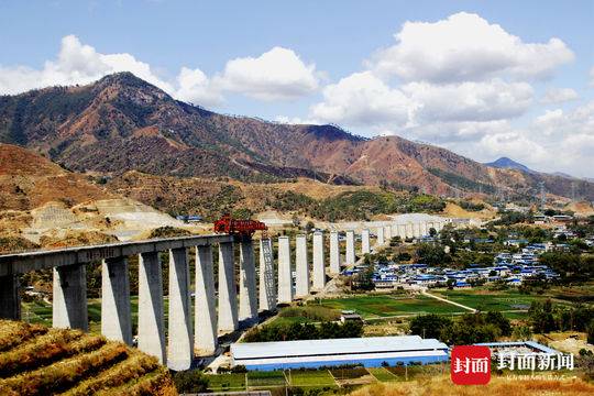 成昆铁路复线米易至攀枝花段今日通车