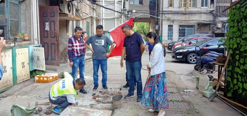 在职党员进社区 助力小区党建