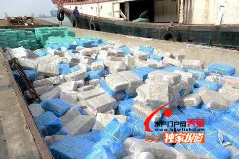 国外冻虾进口量大增，国内白虾量价齐跌，谁来
