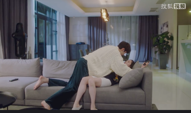 成功引起了我的注意，刘特简直就是的“年下霸