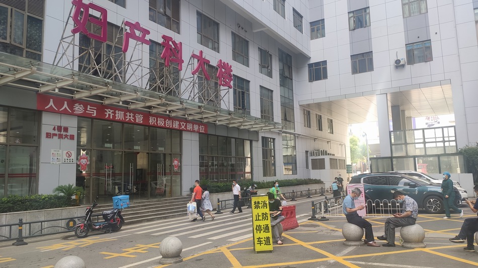 抱薪者｜六一儿童节，抗疫烈士彭银华的孩子在