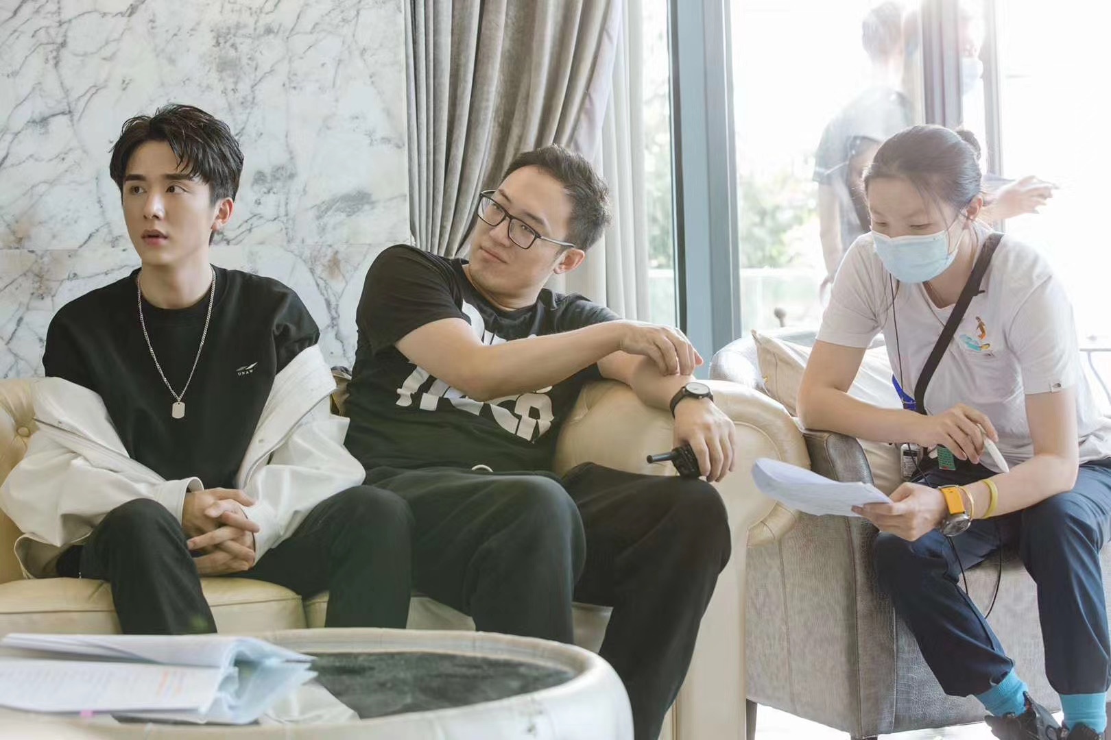 邓家佳张新成《回廊亭》杀青 由东野圭吾小说改