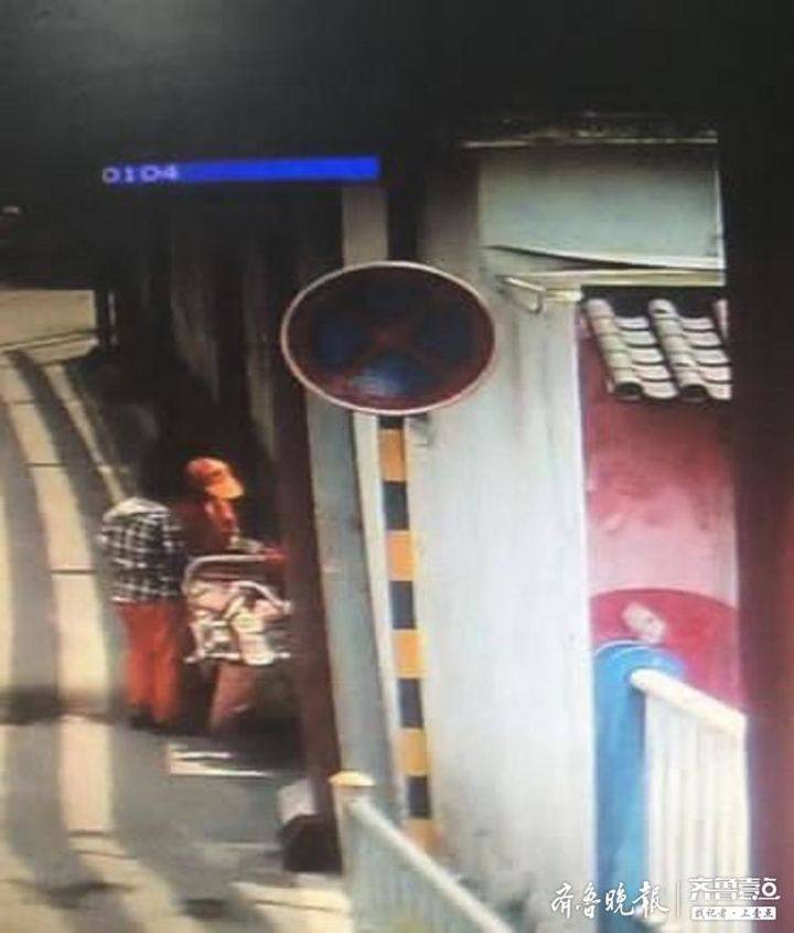 7000元新手机被误当垃圾扔掉，济南民警冒高温在