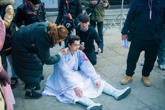 200611 2020了竟然收获没见过的小凡《青云志》片场花絮照公开