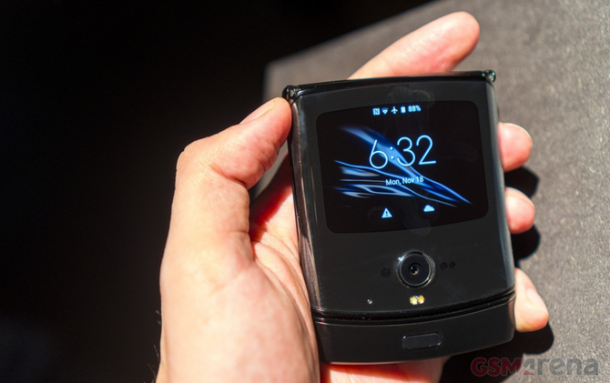 外国媒体曝出最新款摩托罗拉手机Razr，或将于10月发售