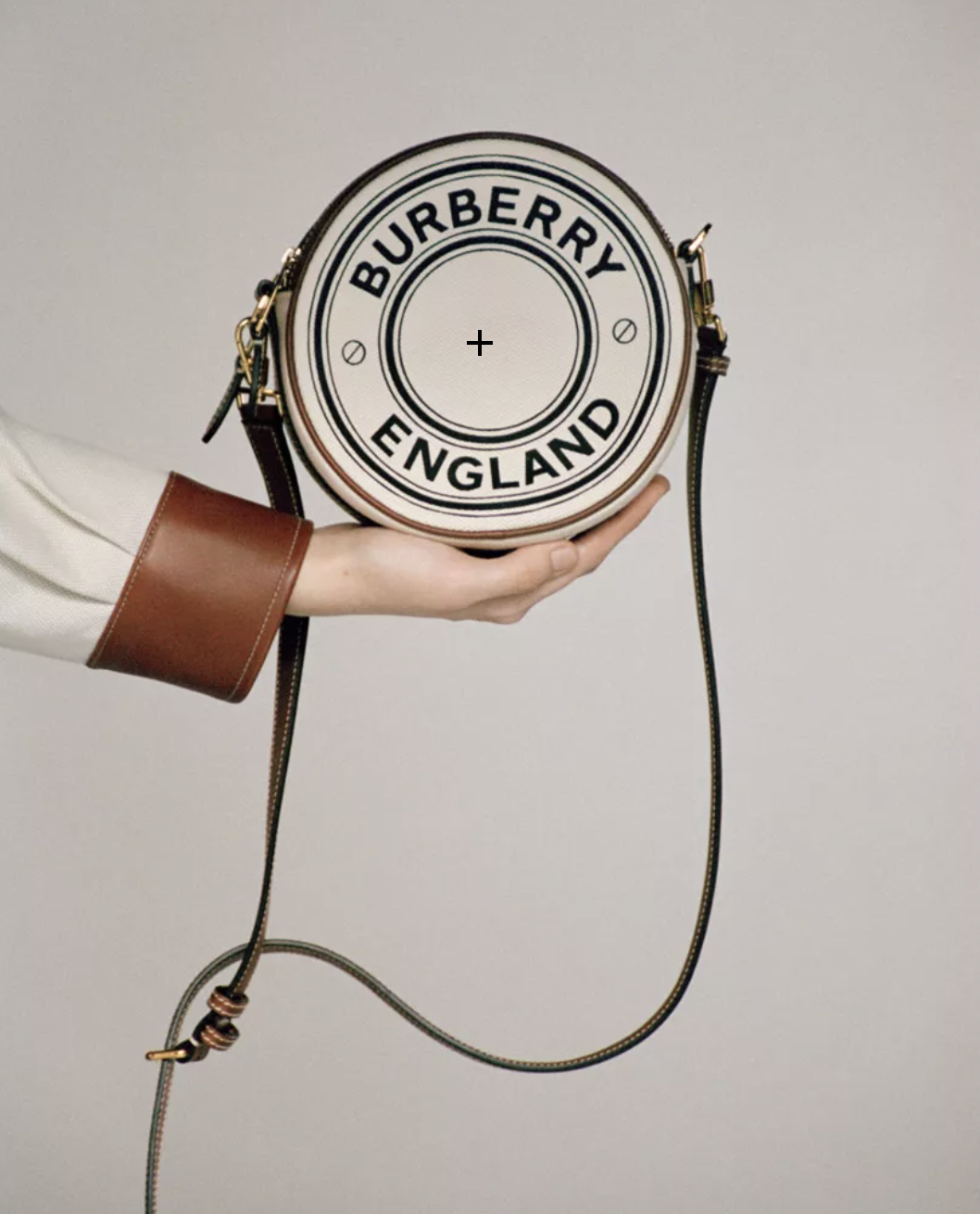 是日美好事物｜可口可乐的联名美妆色彩招摇，