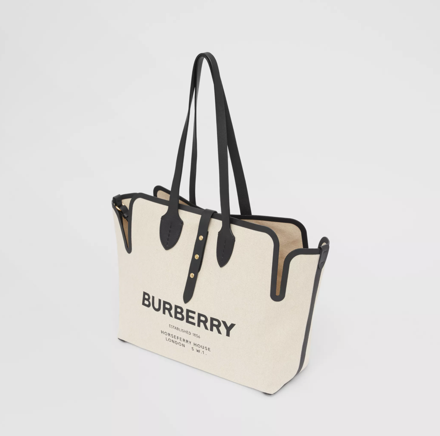 是日美好事物｜可口可乐的联名美妆色彩招摇，