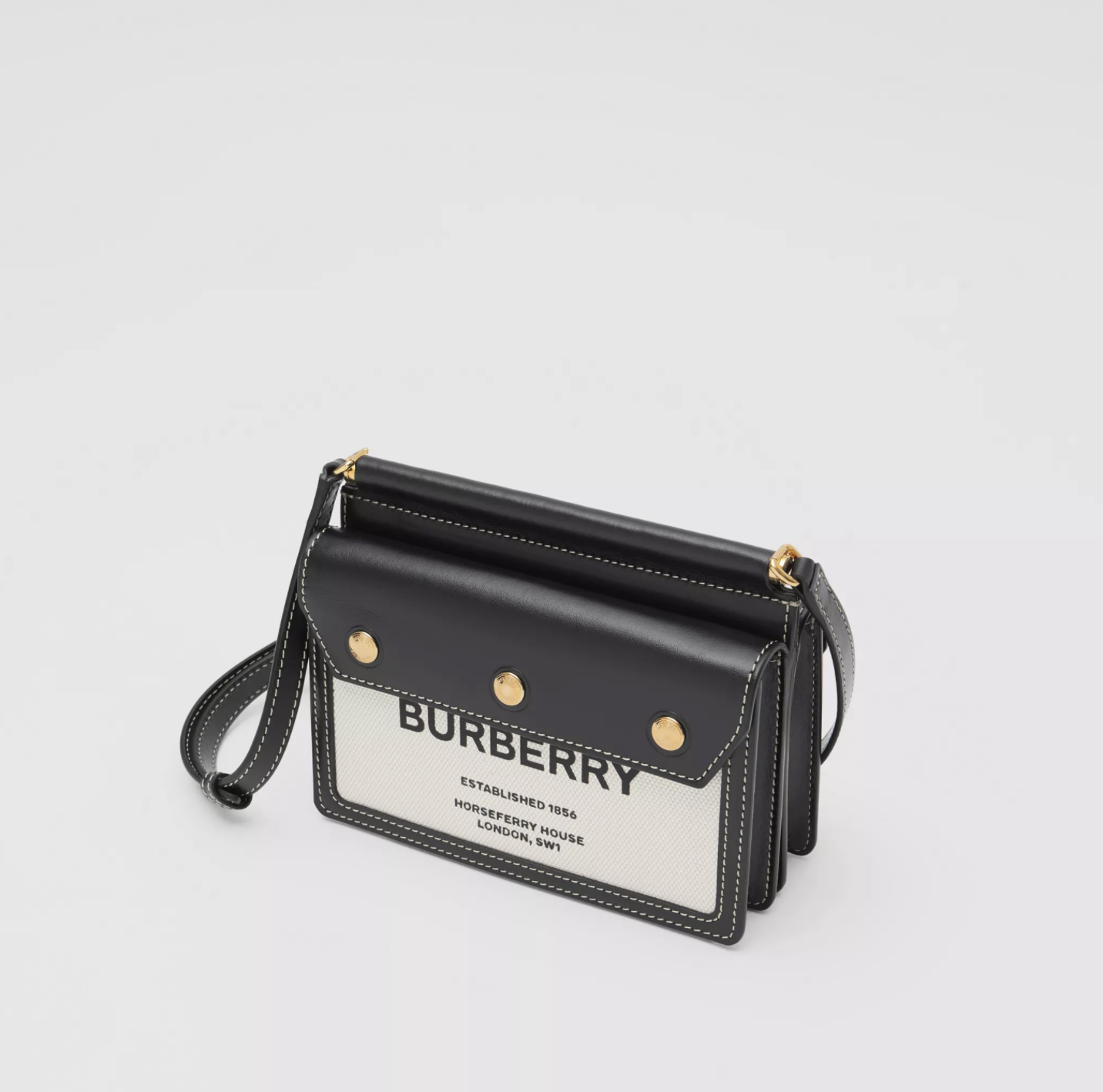 是日美好事物｜可口可乐的联名美妆色彩招摇，