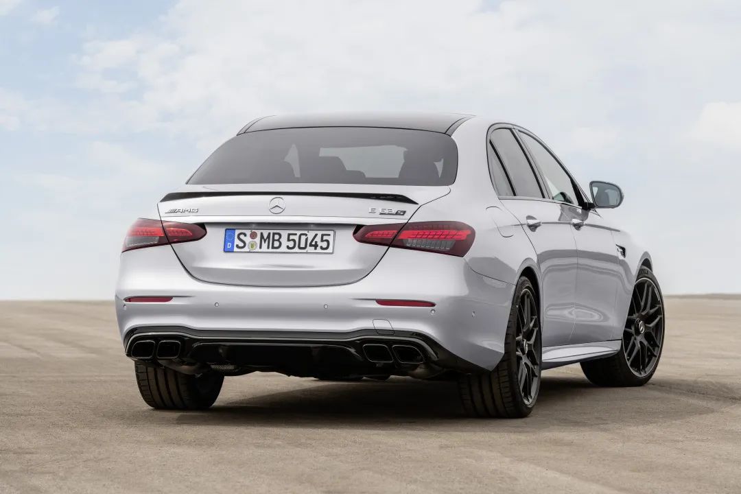 3.4秒破百，新一代梅赛德斯-AMG E 63全球首发｜新车