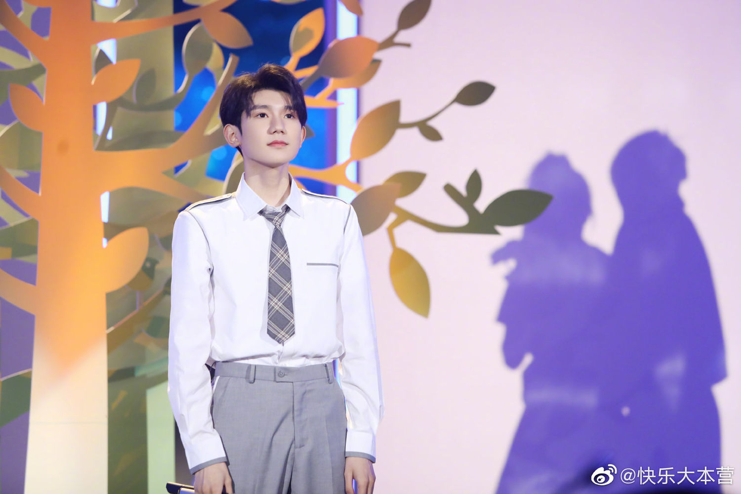 「TFBOYS」「新闻」200619 王源帅气毕业图照来袭，