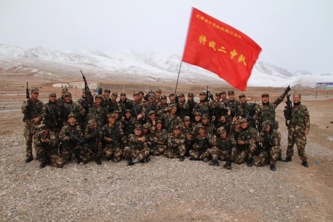 Bright Piao a small fat group is special the counterattack of battle team member