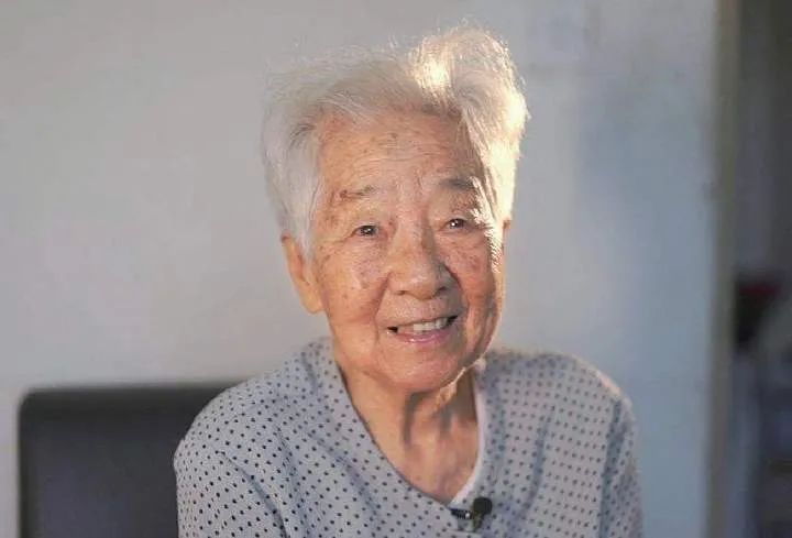 每日视听｜|微博解散112万个涉黄、违法违规内容