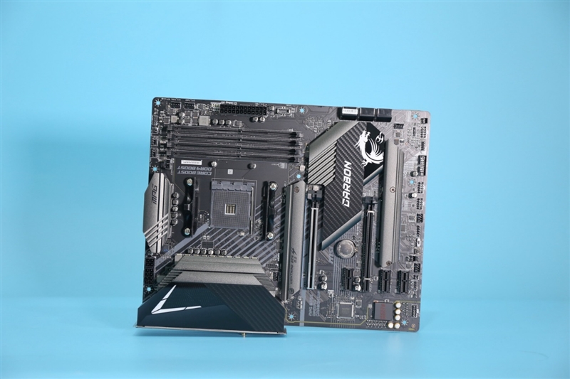 甚至还要略强于顶级的X570主板！微星MPG B550 GAMING CARBON WIFI评测