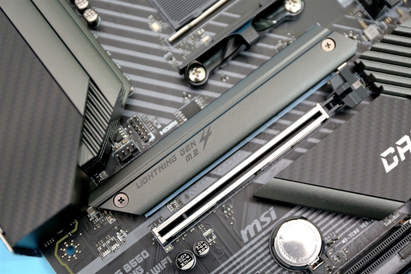 甚至还要略强于顶级的X570主板！微星MPG B550 GAMING CARBON WIFI评测