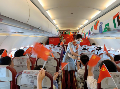 永葆初心砥砺奋进 首都航空开展建党日机上主题