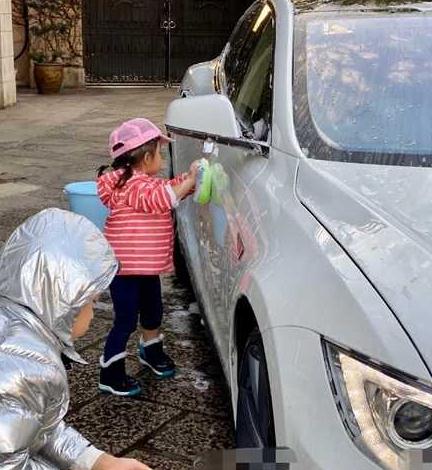 霍启刚郭晶晶晚餐太简陋，豪门食材不如普通人