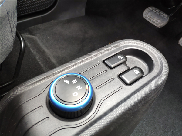 五菱宏光MINI EV：人民代步车，完胜“老头乐”