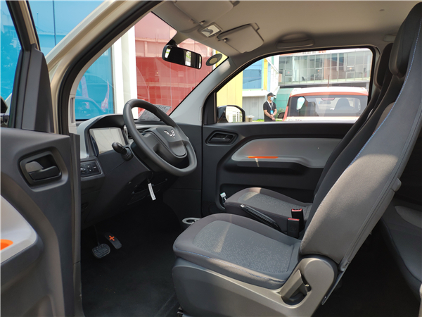 五菱宏光MINI EV：人民代步车，完胜“老头乐”